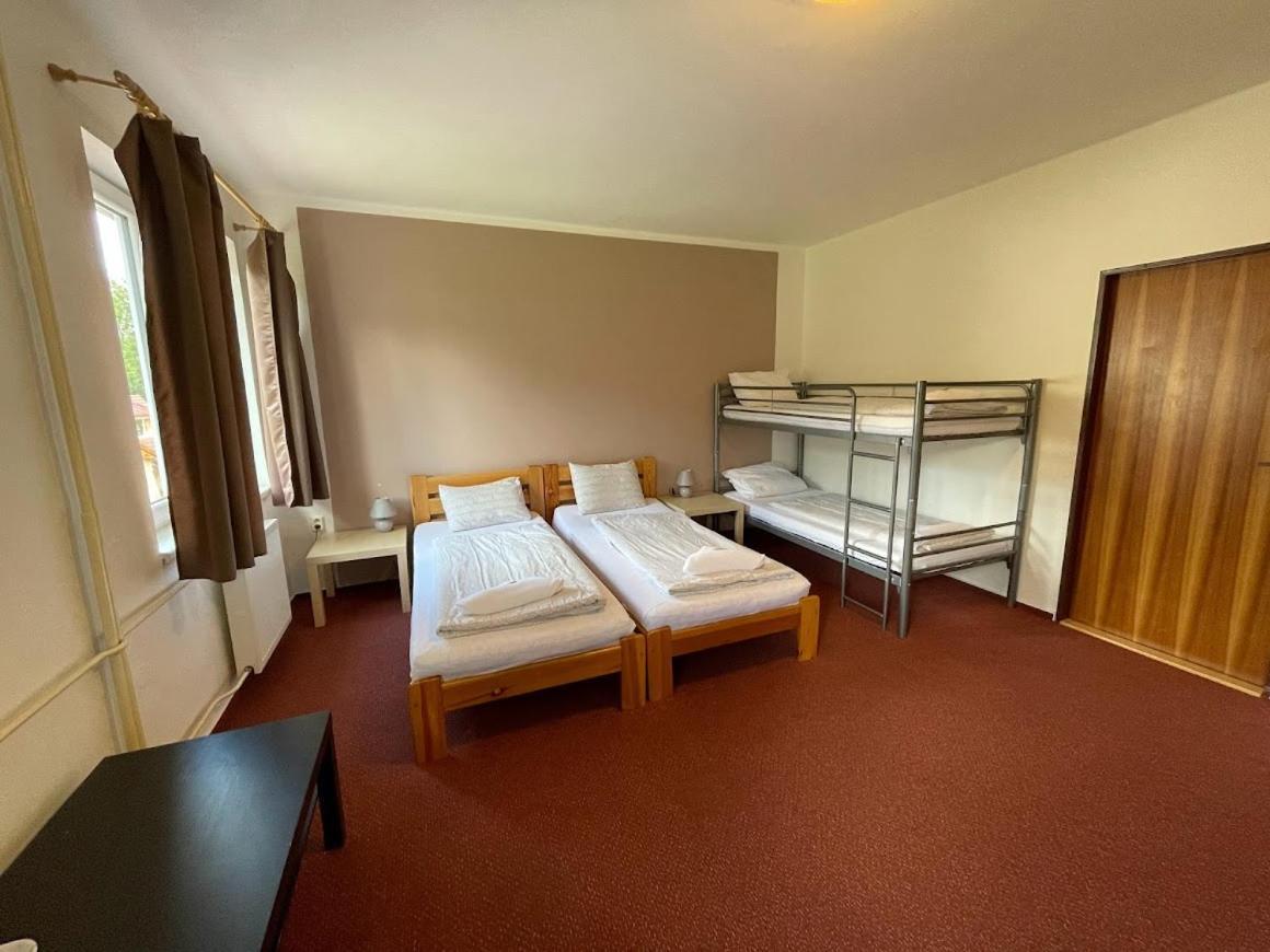 Lhota nad Rohanovem Hotel Rohanov מראה חיצוני תמונה