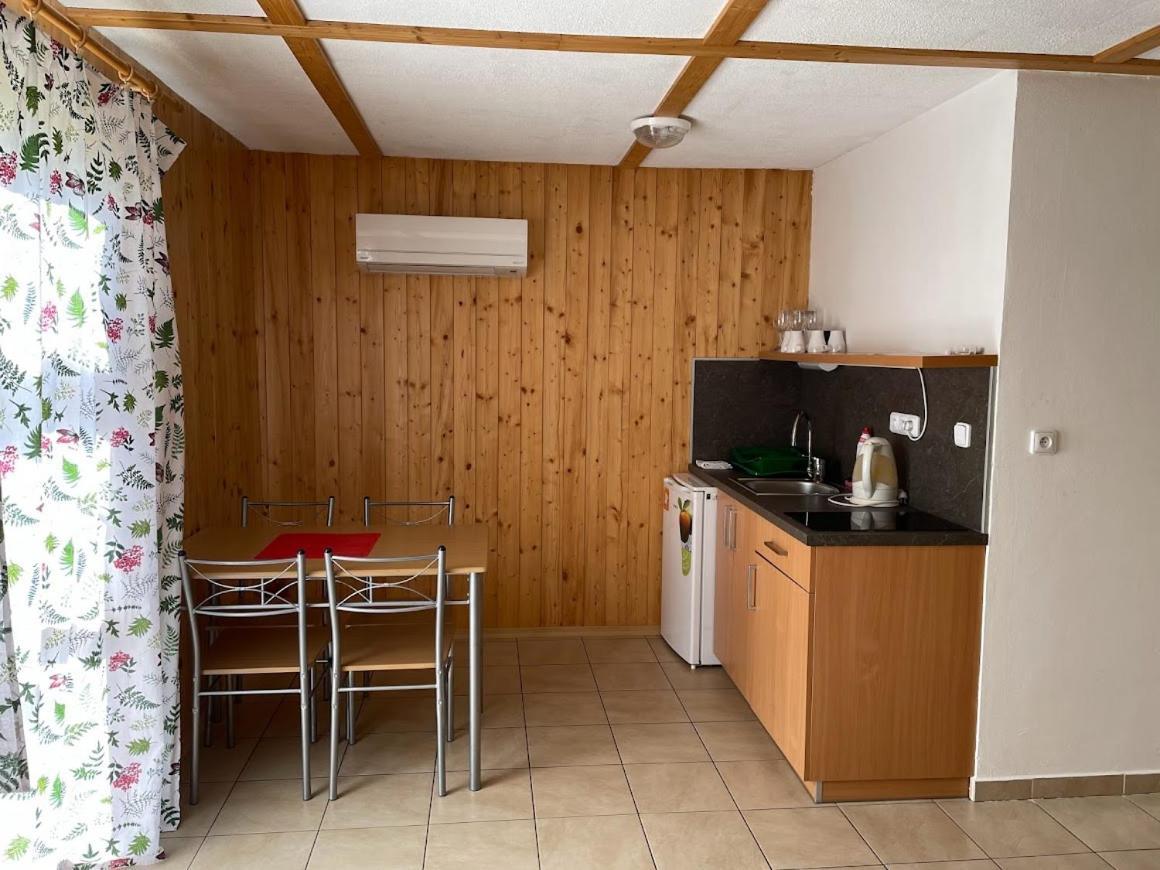 Lhota nad Rohanovem Hotel Rohanov מראה חיצוני תמונה