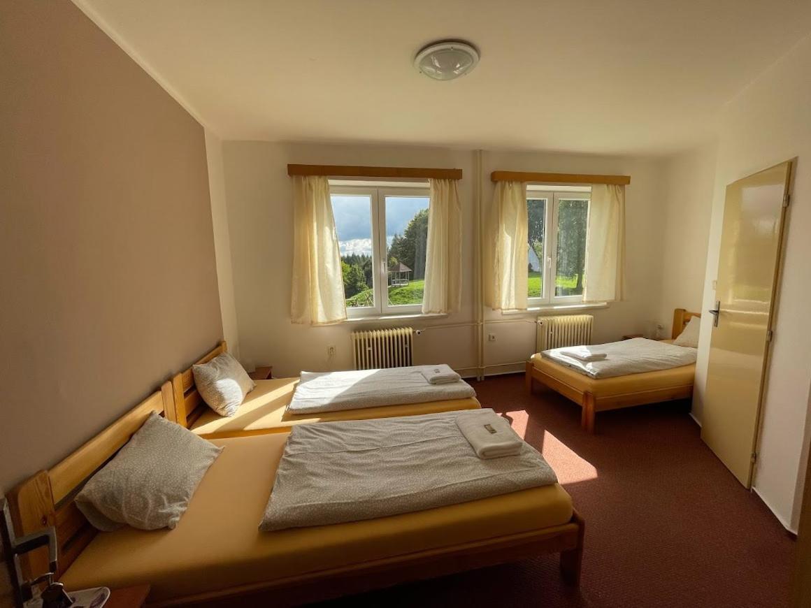 Lhota nad Rohanovem Hotel Rohanov מראה חיצוני תמונה