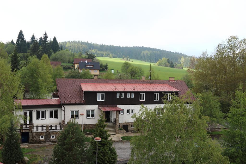 Lhota nad Rohanovem Hotel Rohanov מראה חיצוני תמונה