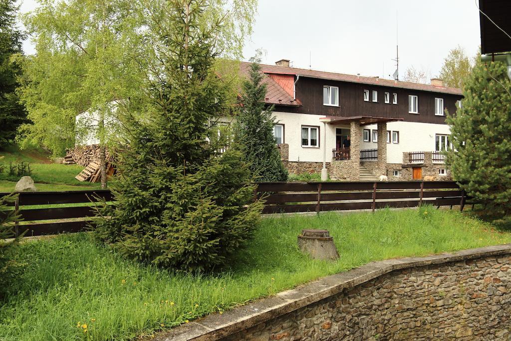 Lhota nad Rohanovem Hotel Rohanov מראה חיצוני תמונה