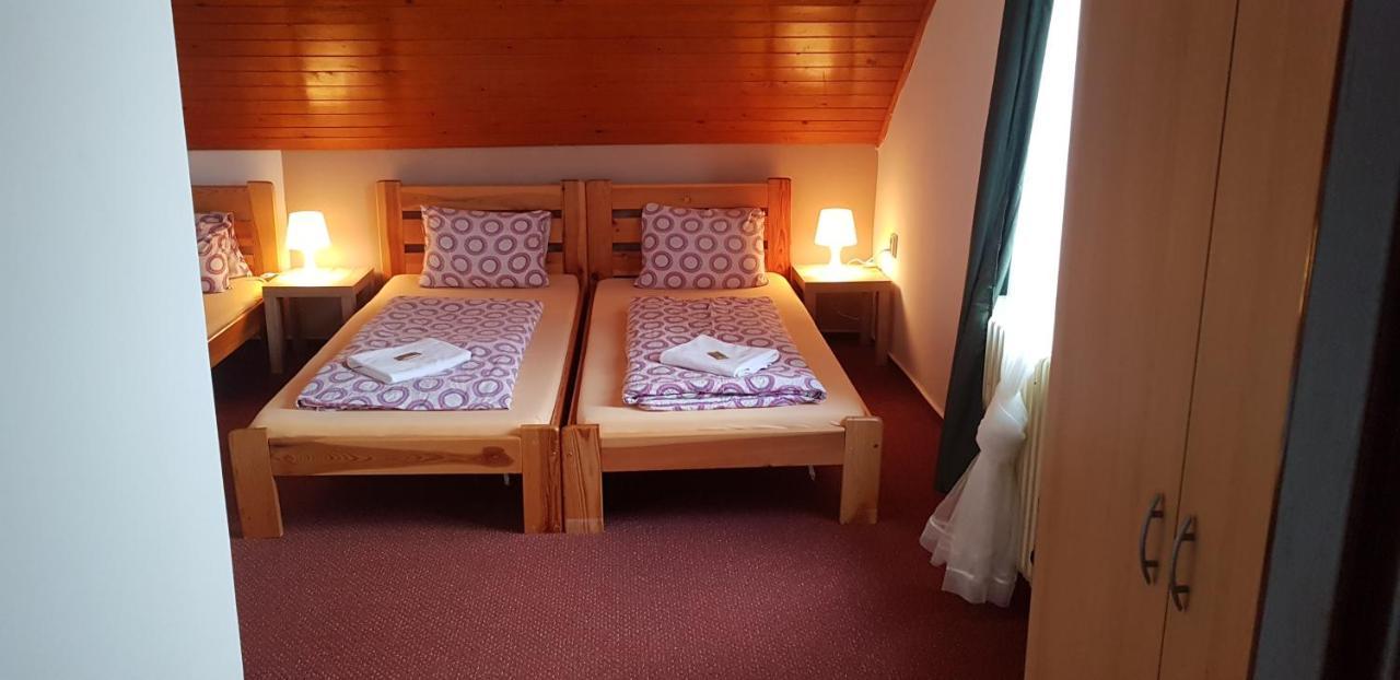 Lhota nad Rohanovem Hotel Rohanov מראה חיצוני תמונה